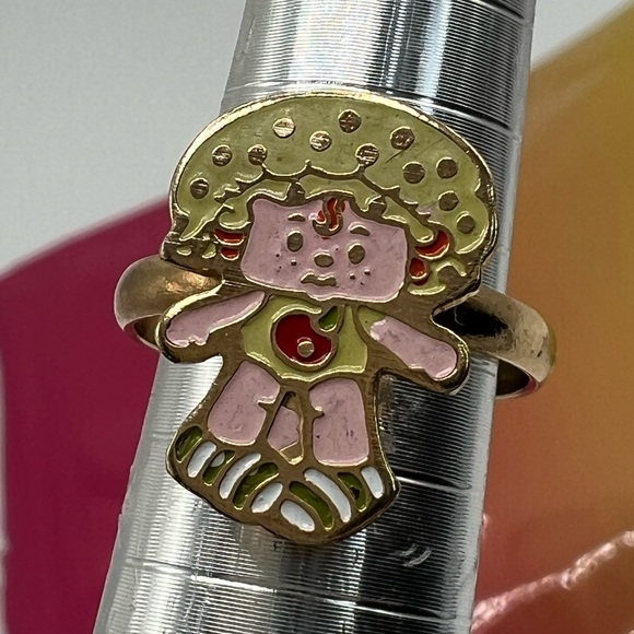 Vintage 1980s Strawberry Shortcake APPLE DUMPLING Enameled Ring - Picture 1 of 11
